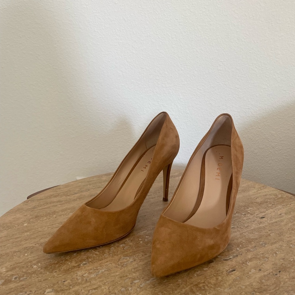 Chic Tan Suede Heels